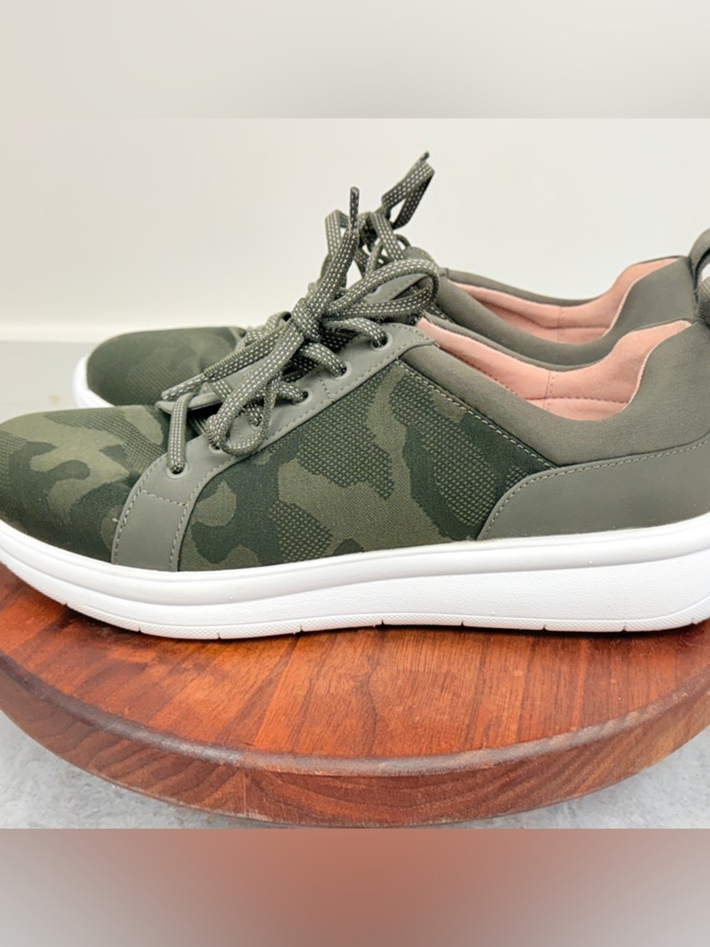 Clarks Cloudsteppers Camo Lace-Up Sneakers Olive Green Comfort Walking Shoes 10N